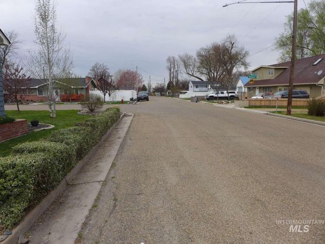 1224 N Michigan Ave, Caldwell, ID 83605