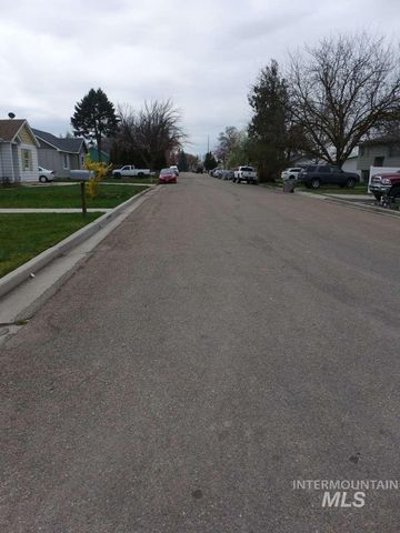 1224 N Michigan Ave, Caldwell, ID 83605