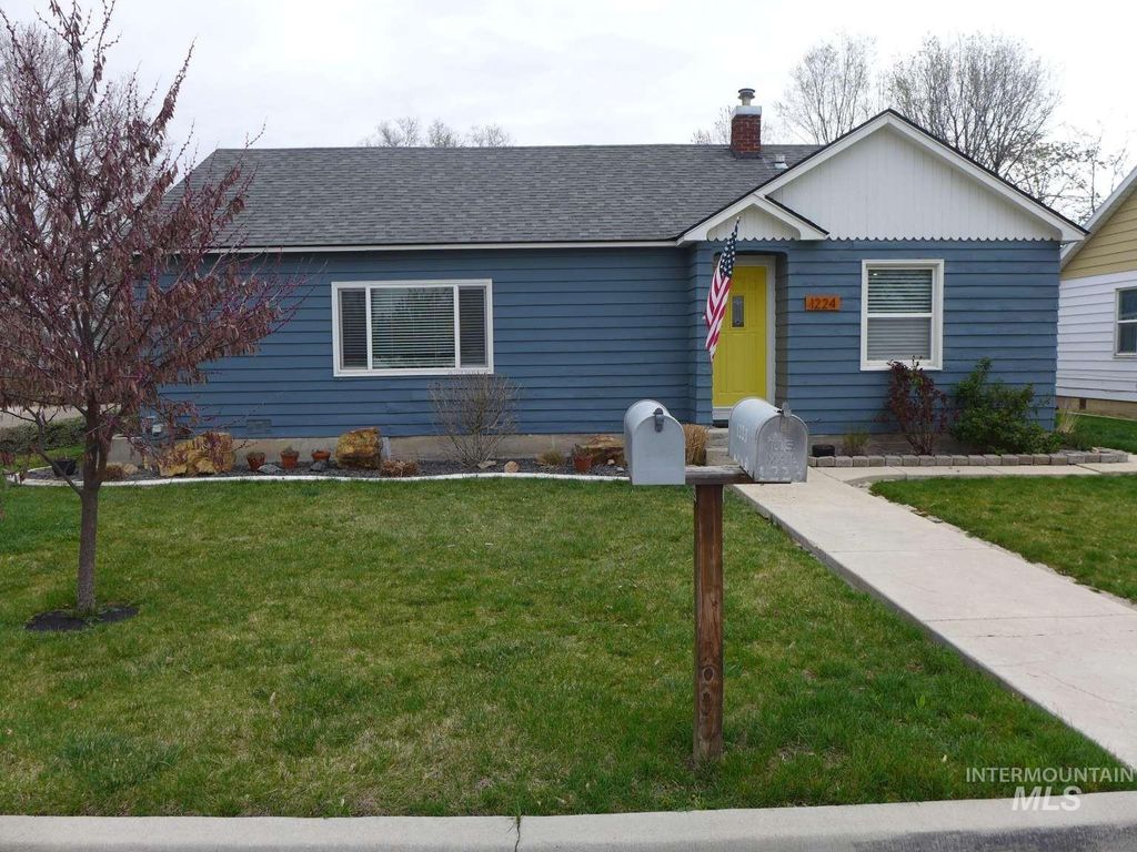 1224 N Michigan Ave, Caldwell, ID 83605