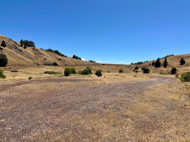 5055 Peak Road, Zenia, CA 95595