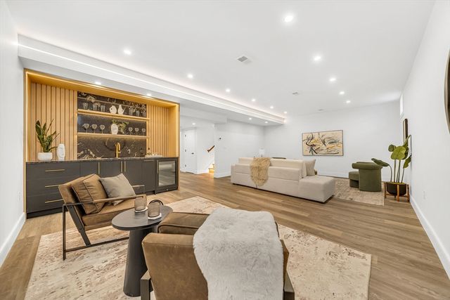 447 Hillside Ave, Needham, MA 02494