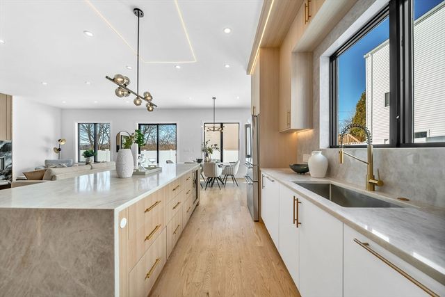 447 Hillside Ave, Needham, MA 02494