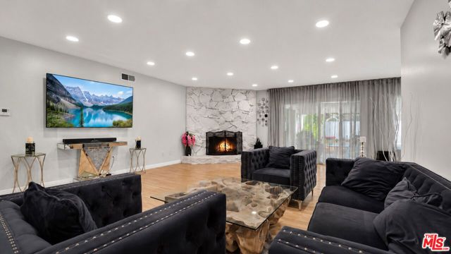 15829 Tupper Street, Los Angeles, CA 91343
