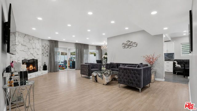 15829 Tupper Street, Los Angeles, CA 91343