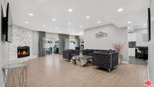 15829 Tupper Street, Los Angeles, CA 91343