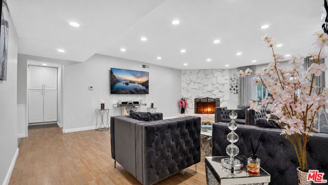 15829 Tupper Street, Los Angeles, CA 91343
