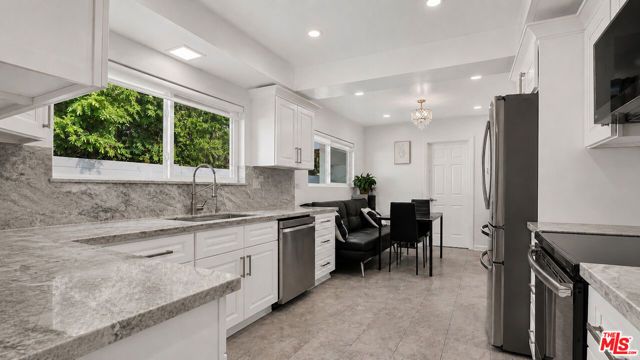 15829 Tupper Street, Los Angeles, CA 91343