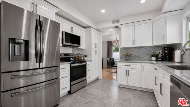 15829 Tupper Street, Los Angeles, CA 91343