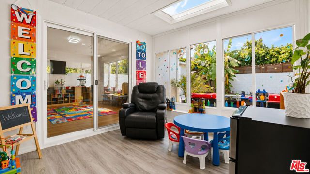 15829 Tupper Street, Los Angeles, CA 91343
