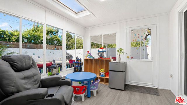 15829 Tupper Street, Los Angeles, CA 91343