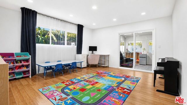 15829 Tupper Street, Los Angeles, CA 91343