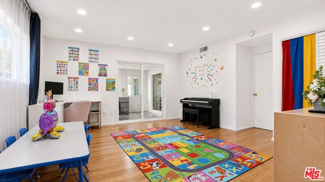 15829 Tupper Street, Los Angeles, CA 91343