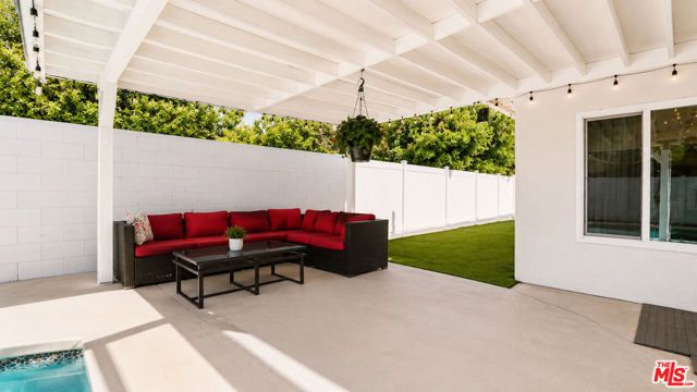 15829 Tupper Street, Los Angeles, CA 91343