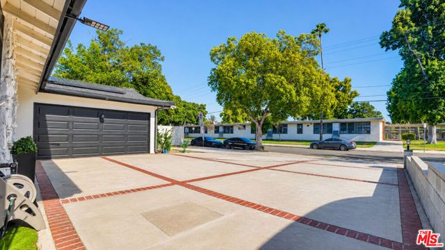 15829 Tupper Street, Los Angeles, CA 91343