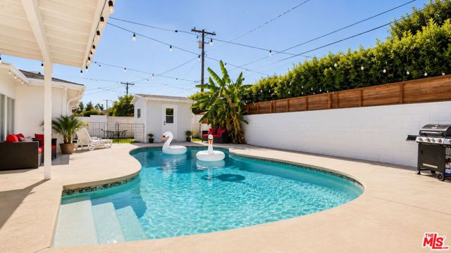 15829 Tupper Street, Los Angeles, CA 91343