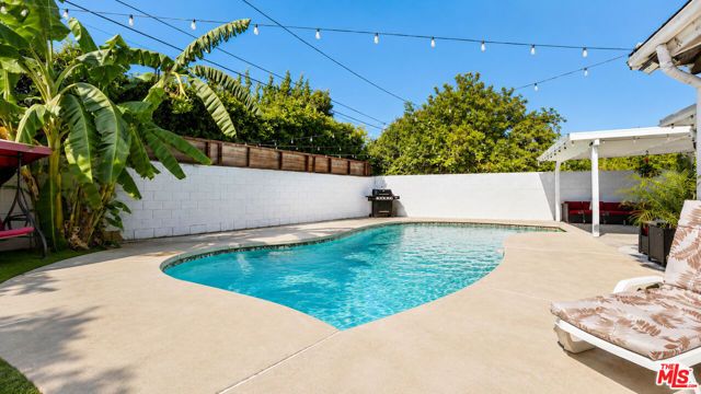 15829 Tupper Street, Los Angeles, CA 91343