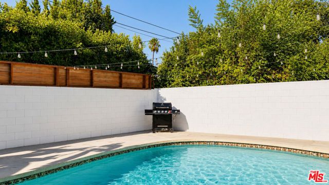 15829 Tupper Street, Los Angeles, CA 91343