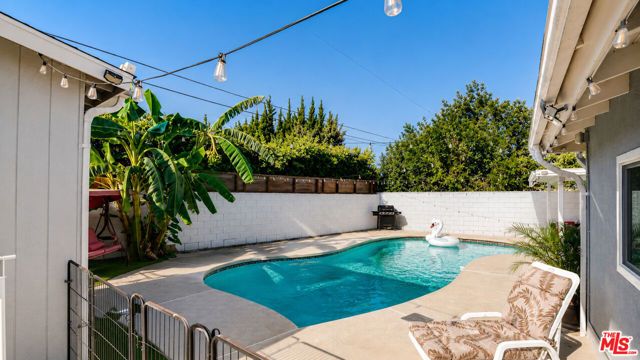 15829 Tupper Street, Los Angeles, CA 91343