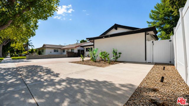 15829 Tupper Street, Los Angeles, CA 91343