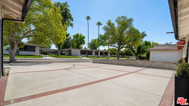 15829 Tupper Street, Los Angeles, CA 91343
