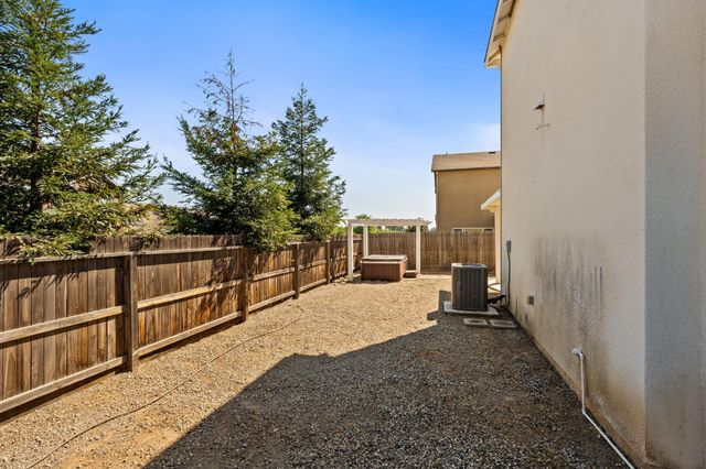 4172 Rialto Avenue, Clovis, CA 93619