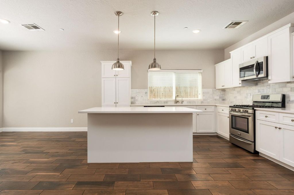 Image 10 of property listing at 4172 Rialto Avenue, Clovis, CA 93619