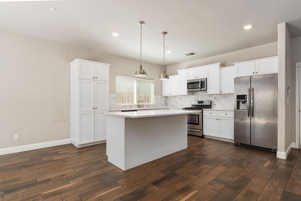 Image 11 of property listing at 4172 Rialto Avenue, Clovis, CA 93619