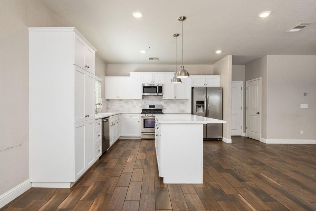 Image 12 of property listing at 4172 Rialto Avenue, Clovis, CA 93619