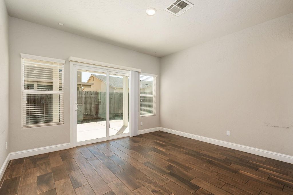 Image 16 of property listing at 4172 Rialto Avenue, Clovis, CA 93619