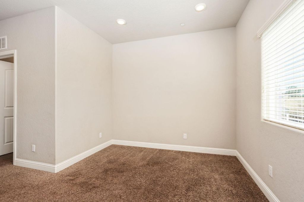 Image 20 of property listing at 4172 Rialto Avenue, Clovis, CA 93619