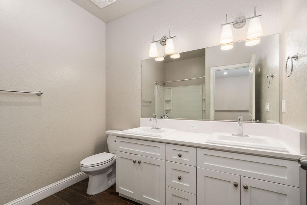 Image 30 of property listing at 4172 Rialto Avenue, Clovis, CA 93619