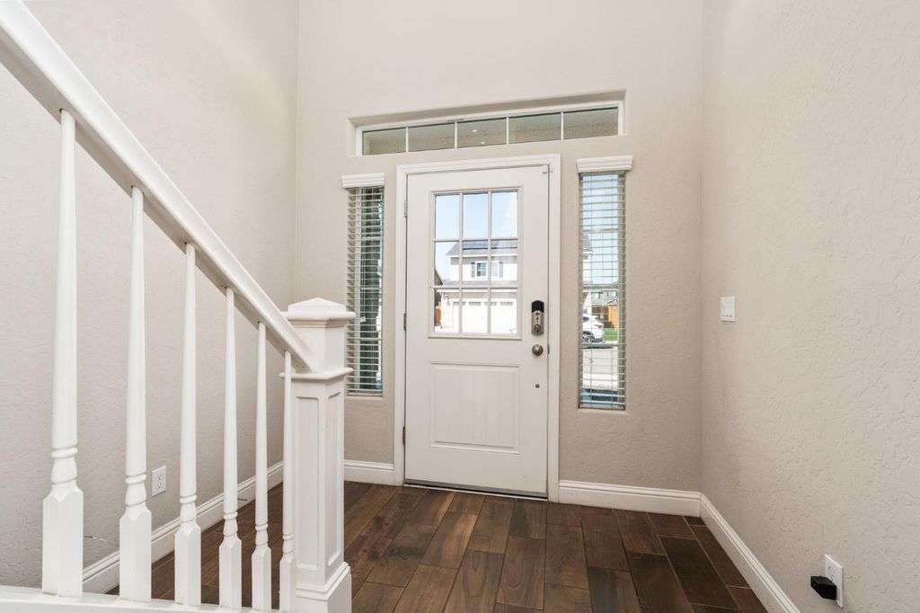 Image 5 of property listing at 4172 Rialto Avenue, Clovis, CA 93619