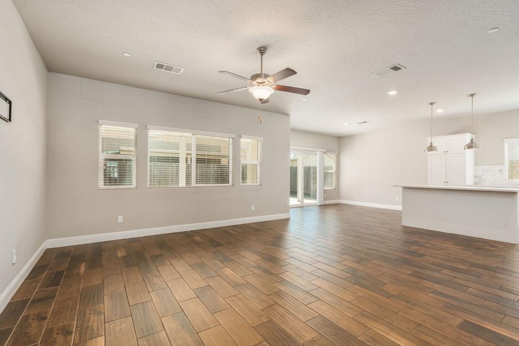 Image 6 of property listing at 4172 Rialto Avenue, Clovis, CA 93619