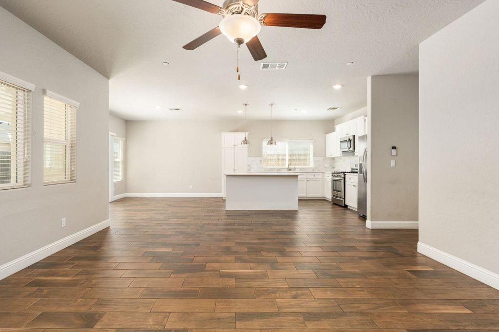 Image 7 of property listing at 4172 Rialto Avenue, Clovis, CA 93619