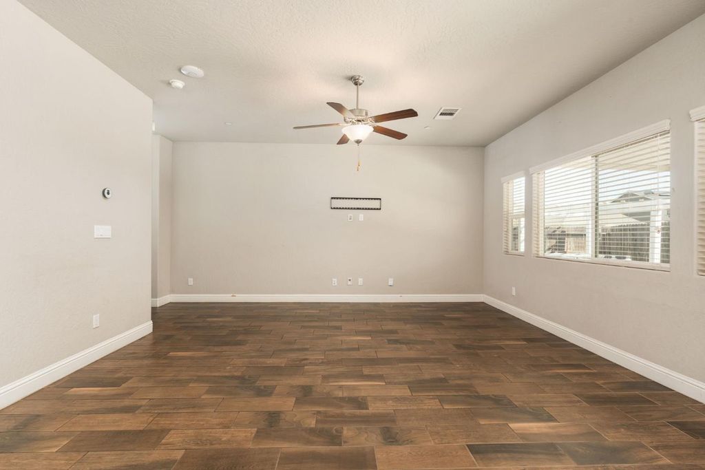 Image 8 of property listing at 4172 Rialto Avenue, Clovis, CA 93619