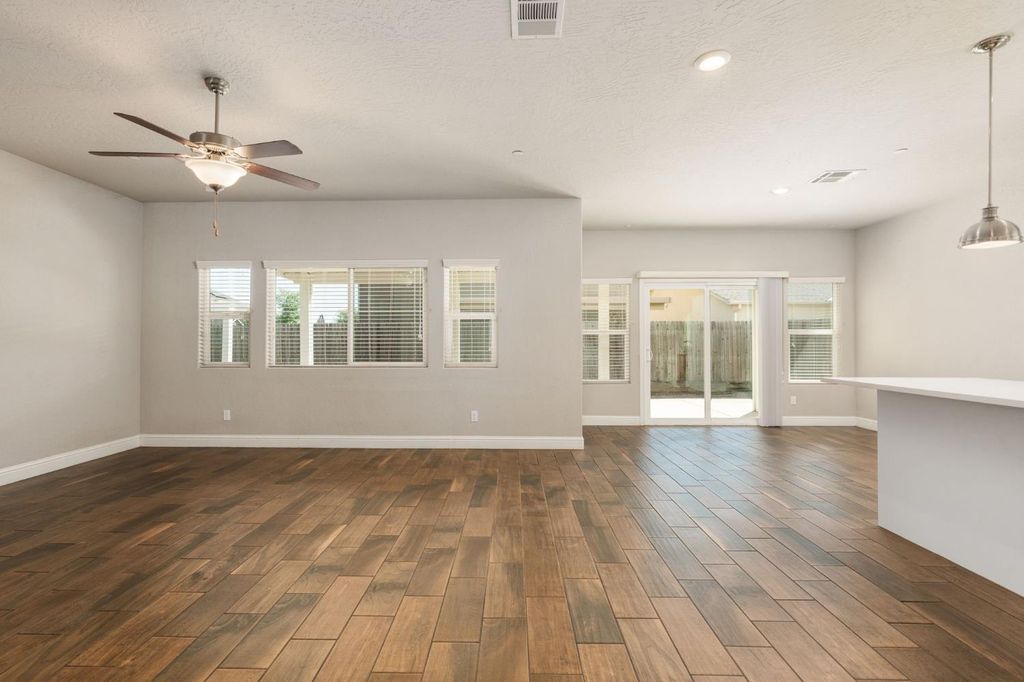 Image 9 of property listing at 4172 Rialto Avenue, Clovis, CA 93619