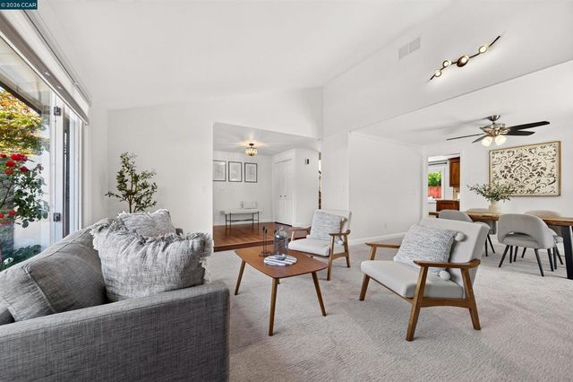 2 Wildwood Pl, Pleasant Hill, CA 94523