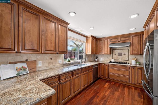 2 Wildwood Pl, Pleasant Hill, CA 94523