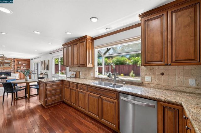 2 Wildwood Pl, Pleasant Hill, CA 94523