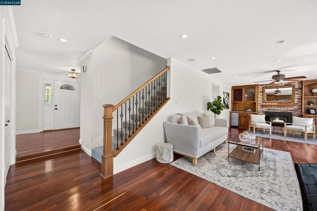 2 Wildwood Pl, Pleasant Hill, CA 94523