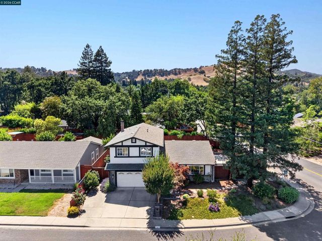 2 Wildwood Pl, Pleasant Hill, CA 94523