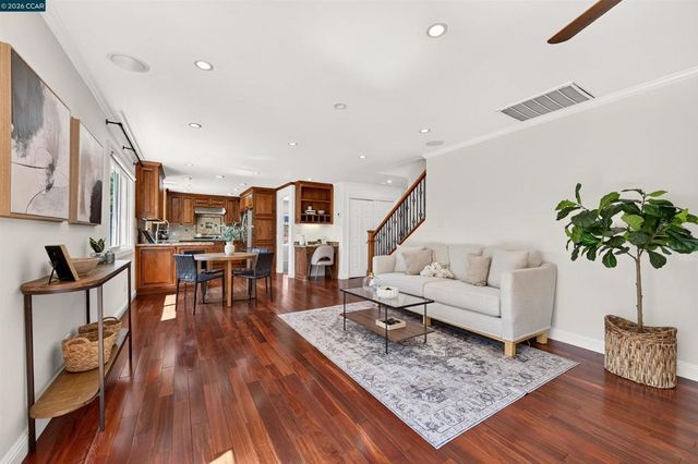 2 Wildwood Pl, Pleasant Hill, CA 94523
