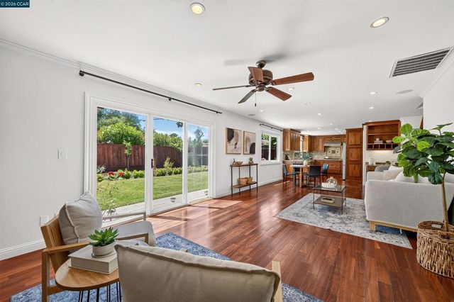 2 Wildwood Pl, Pleasant Hill, CA 94523