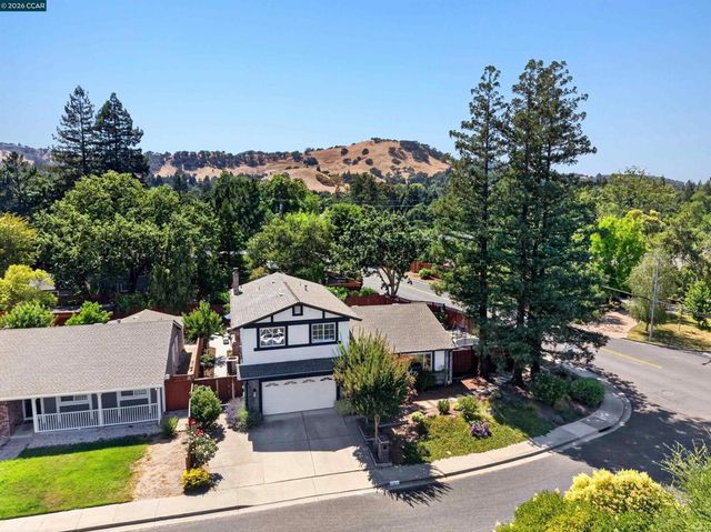 2 Wildwood Pl, Pleasant Hill, CA 94523