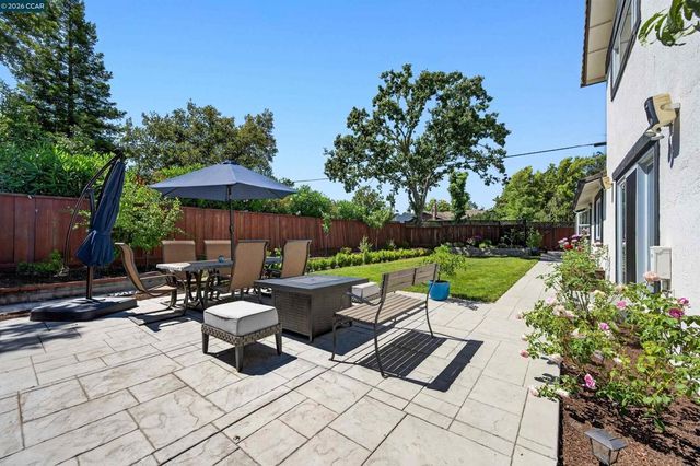2 Wildwood Pl, Pleasant Hill, CA 94523