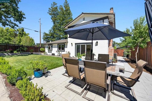 2 Wildwood Pl, Pleasant Hill, CA 94523