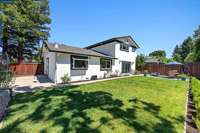 2 Wildwood Pl, Pleasant Hill, CA 94523
