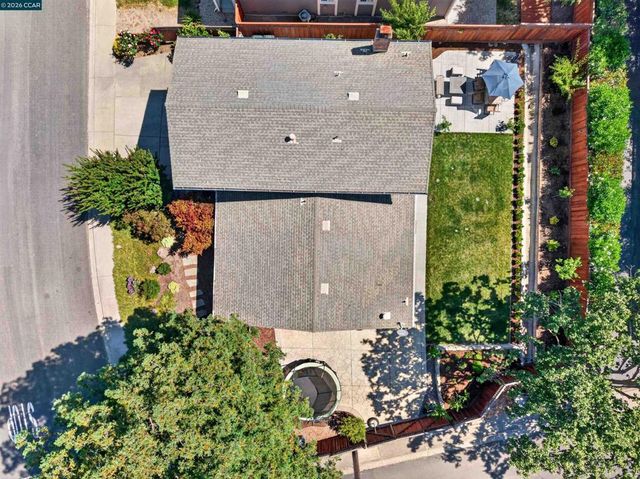 2 Wildwood Pl, Pleasant Hill, CA 94523