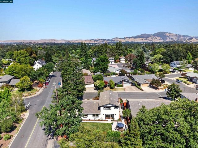 2 Wildwood Pl, Pleasant Hill, CA 94523