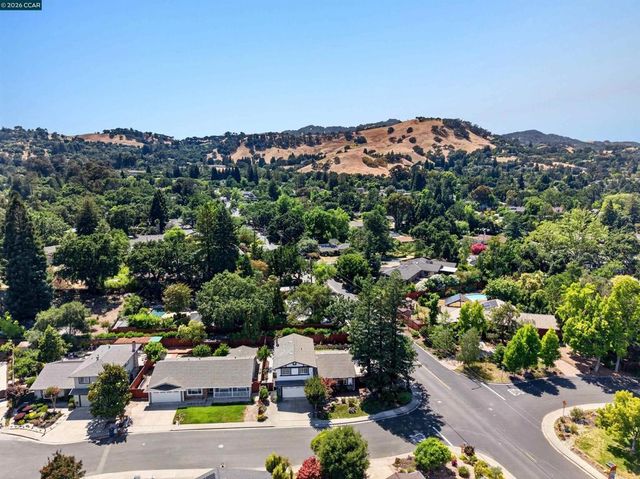 2 Wildwood Pl, Pleasant Hill, CA 94523